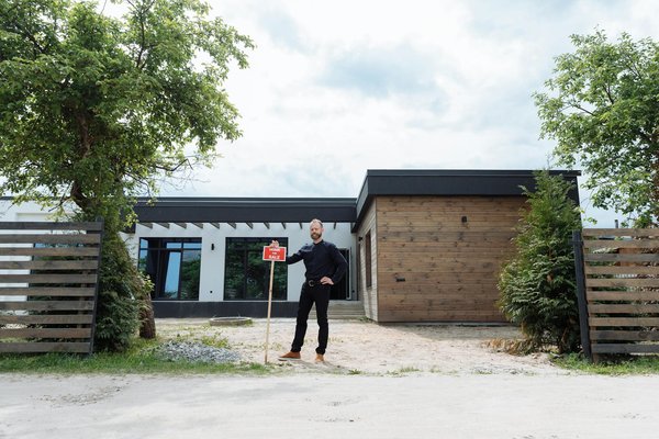 Top Plants for a Vibrant Year-Round Color Palette in UK Gardens